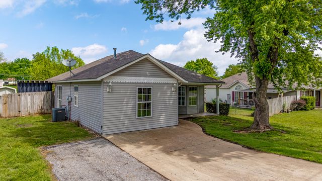 513 W 6th Street, Grove, OK 74344