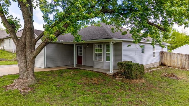 513 W 6th Street, Grove, OK 74344