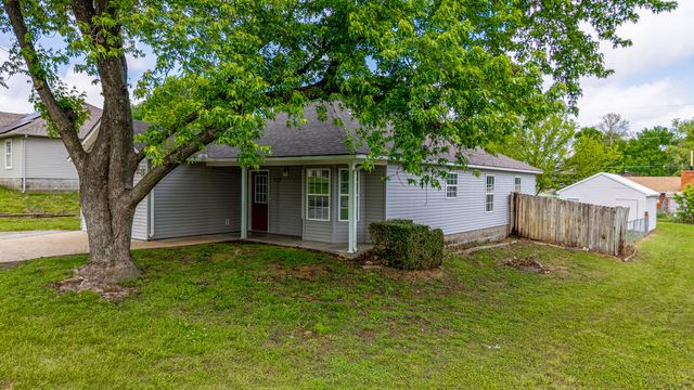 513 W 6th Street, Grove, OK 74344