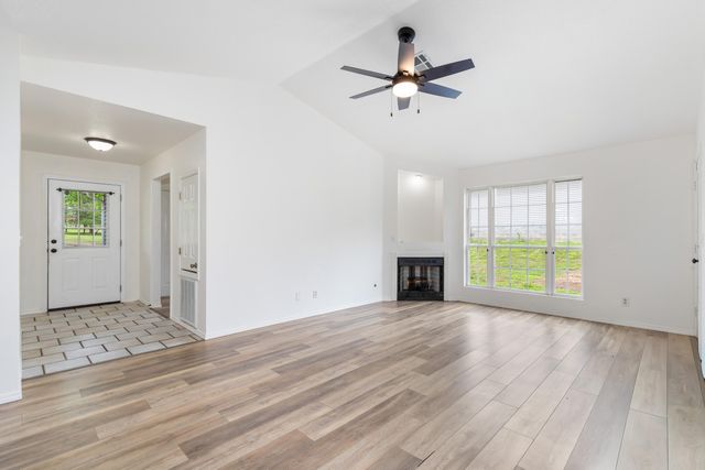 513 W 6th Street, Grove, OK 74344