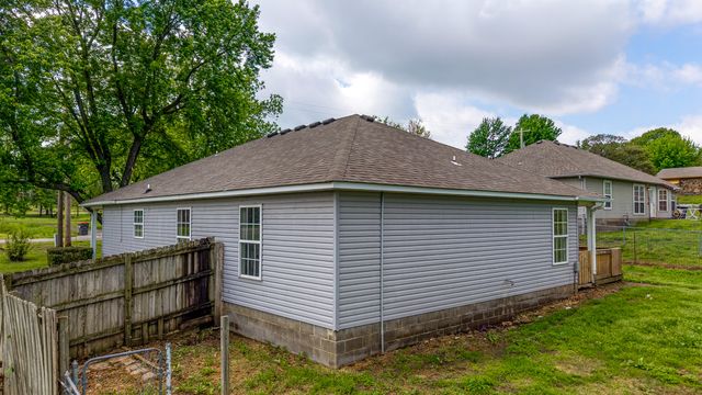 513 W 6th Street, Grove, OK 74344