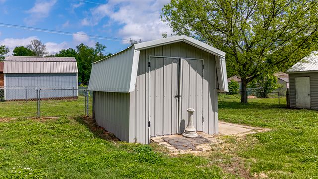 513 W 6th Street, Grove, OK 74344
