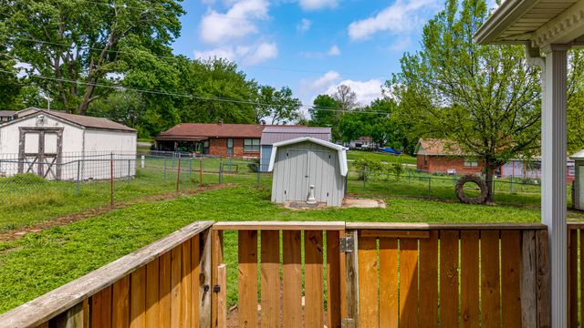 513 W 6th Street, Grove, OK 74344