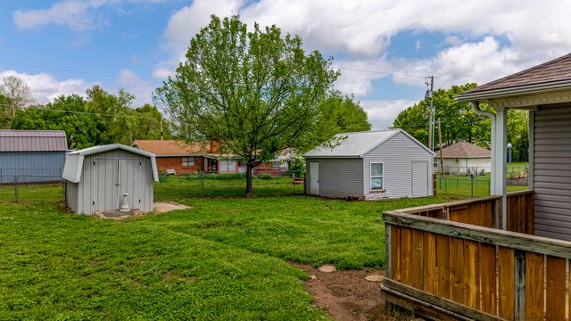 513 W 6th Street, Grove, OK 74344
