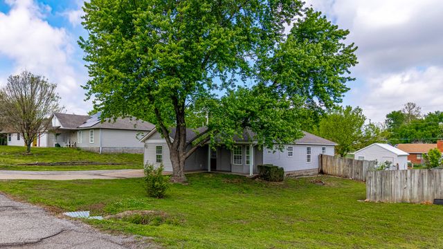513 W 6th Street, Grove, OK 74344