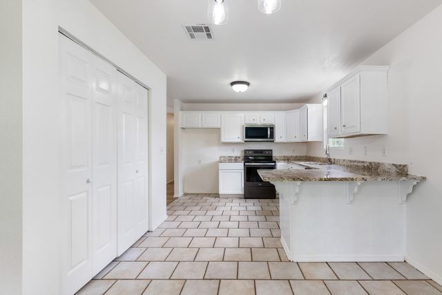 513 W 6th Street, Grove, OK 74344