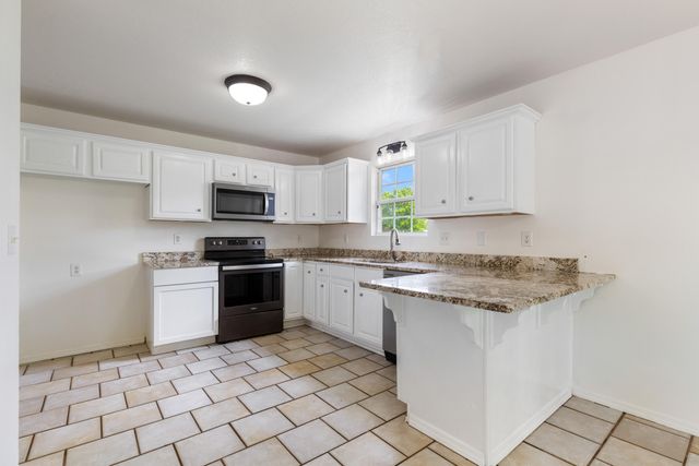 513 W 6th Street, Grove, OK 74344