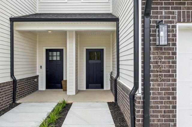 1064 Stagecoach Dr, White House, TN 37188