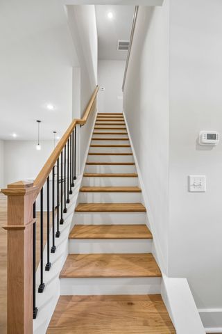 1064 Stagecoach Dr, White House, TN 37188