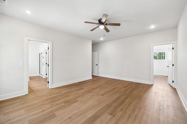 1064 Stagecoach Dr, White House, TN 37188