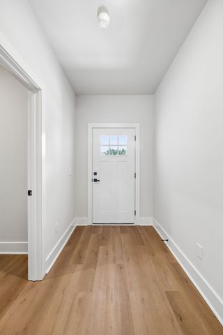 1064 Stagecoach Dr, White House, TN 37188