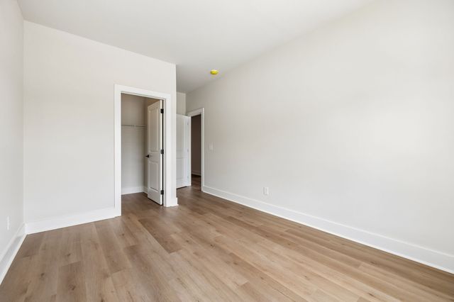 1064 Stagecoach Dr, White House, TN 37188