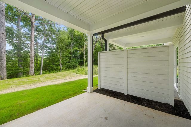1064 Stagecoach Dr, White House, TN 37188