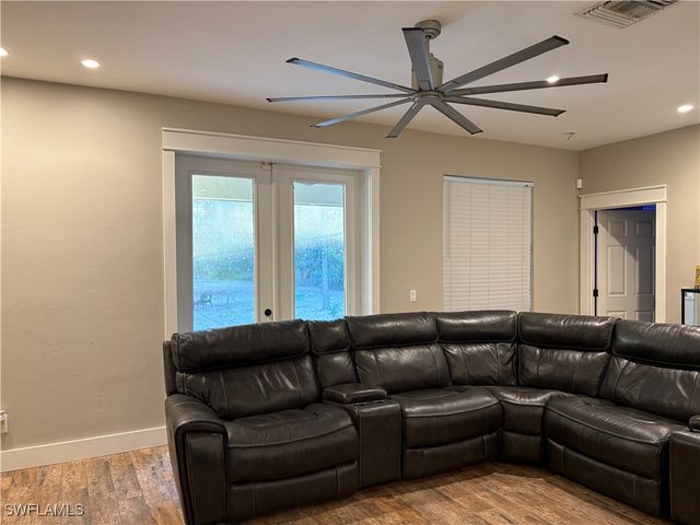 110 16th AVE NE, Naples, FL 34120