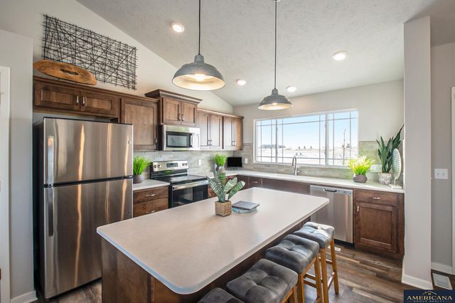 8013 N 113 Street, Omaha, NE 68142