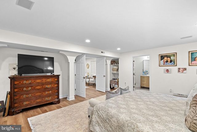 15064 BARLOW DR, Waterford, VA 20197