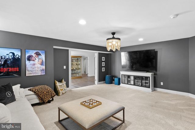 15064 BARLOW DR, Waterford, VA 20197