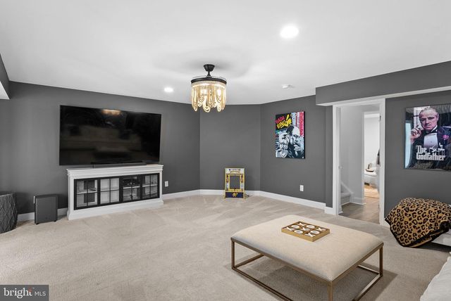 15064 BARLOW DR, Waterford, VA 20197