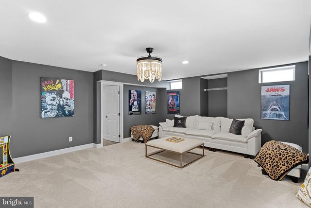 15064 BARLOW DR, Waterford, VA 20197