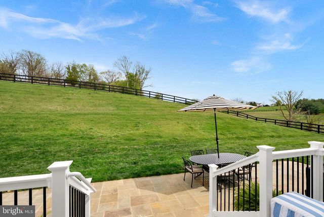 15064 BARLOW DR, Waterford, VA 20197