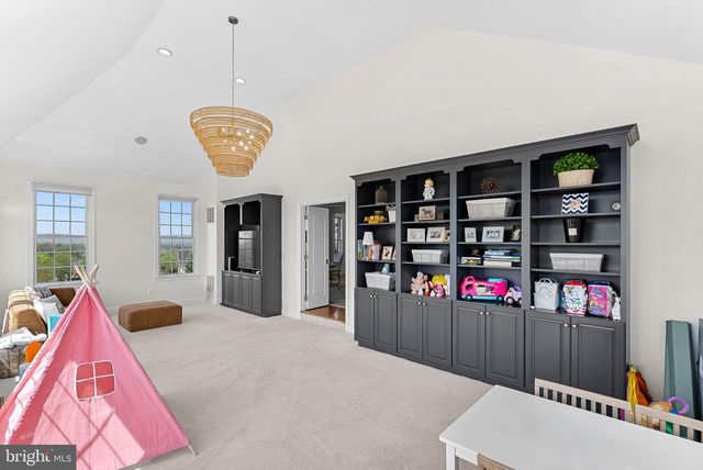 15064 BARLOW DR, Waterford, VA 20197