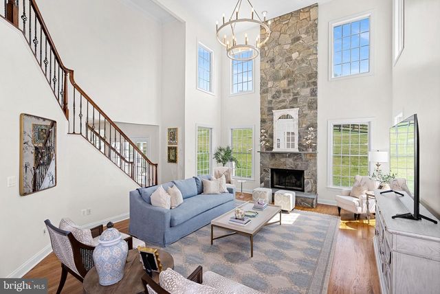 15064 BARLOW DR, Waterford, VA 20197