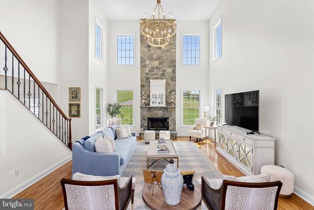 15064 BARLOW DR, Waterford, VA 20197