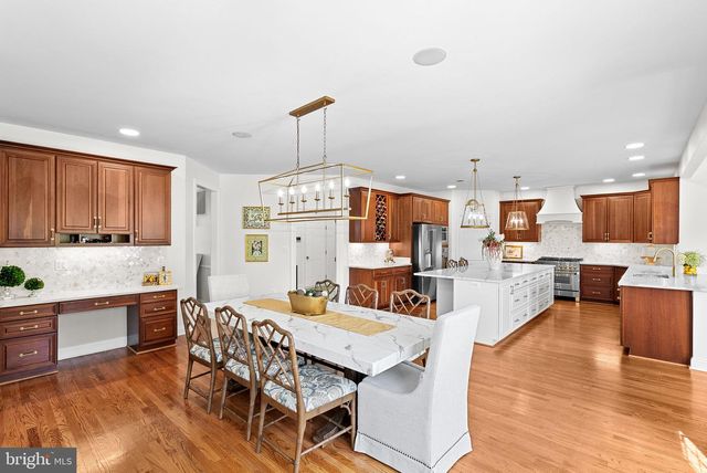 15064 BARLOW DR, Waterford, VA 20197