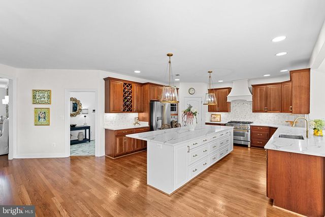 15064 BARLOW DR, Waterford, VA 20197