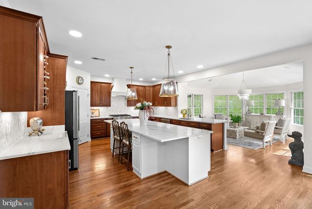 15064 BARLOW DR, Waterford, VA 20197