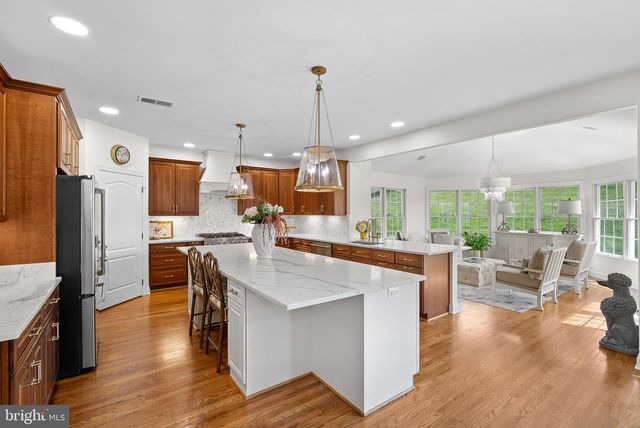 15064 BARLOW DR, Waterford, VA 20197
