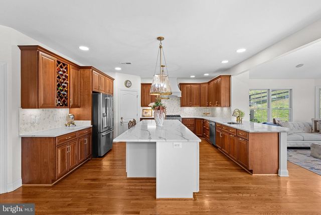 15064 BARLOW DR, Waterford, VA 20197