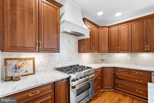 15064 BARLOW DR, Waterford, VA 20197