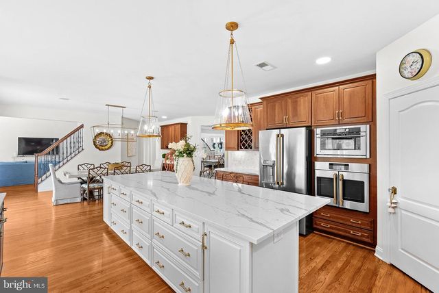 15064 BARLOW DR, Waterford, VA 20197
