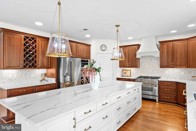 15064 BARLOW DR, Waterford, VA 20197