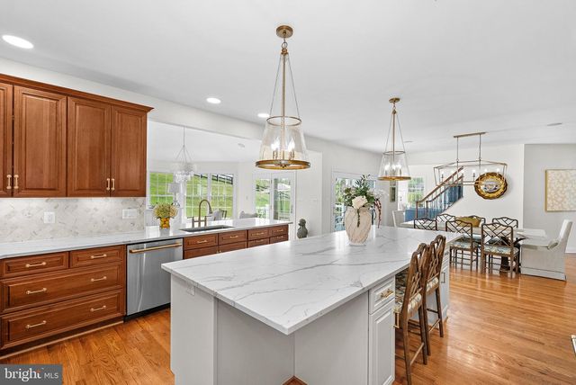 15064 BARLOW DR, Waterford, VA 20197