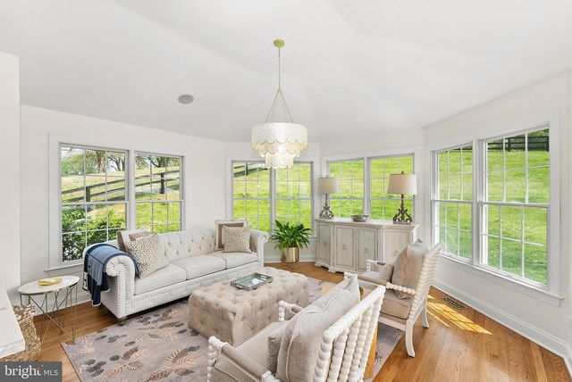 15064 BARLOW DR, Waterford, VA 20197