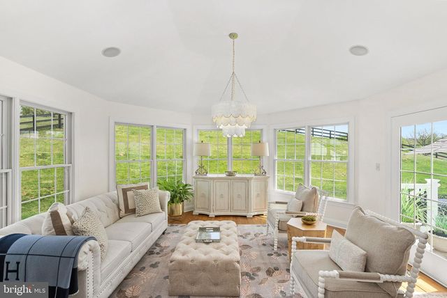 15064 BARLOW DR, Waterford, VA 20197