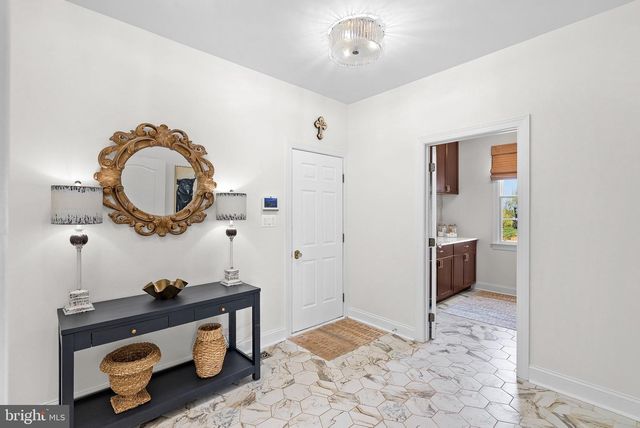 15064 BARLOW DR, Waterford, VA 20197