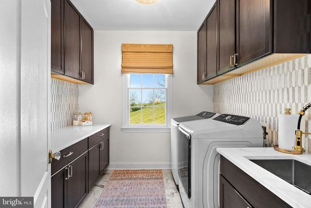 15064 BARLOW DR, Waterford, VA 20197