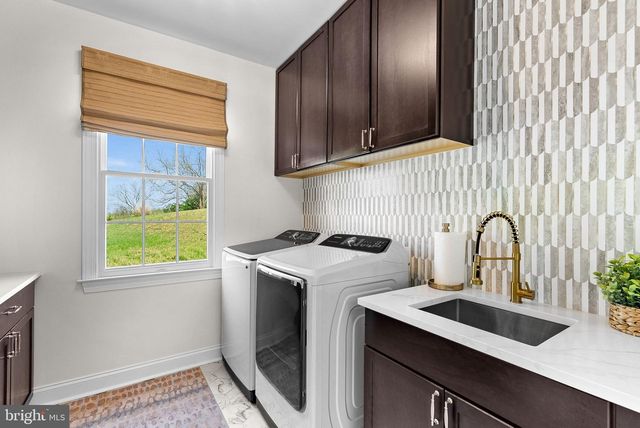 15064 BARLOW DR, Waterford, VA 20197