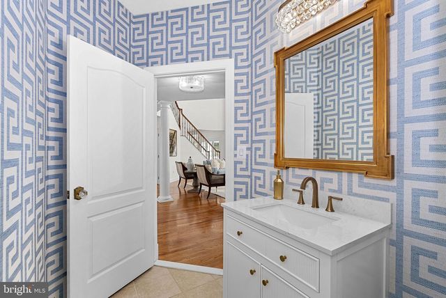 15064 BARLOW DR, Waterford, VA 20197