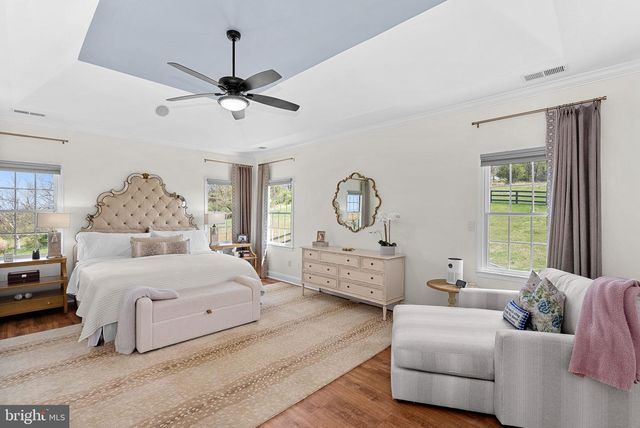 15064 BARLOW DR, Waterford, VA 20197