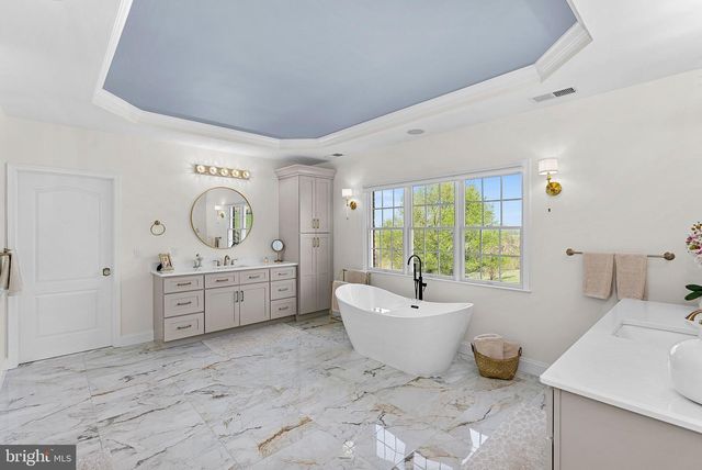 15064 BARLOW DR, Waterford, VA 20197
