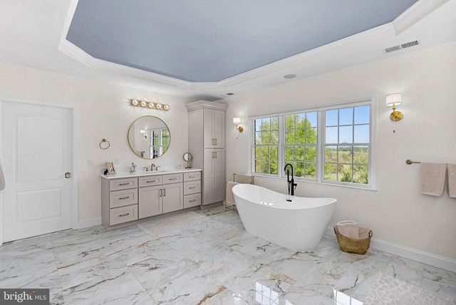 15064 BARLOW DR, Waterford, VA 20197