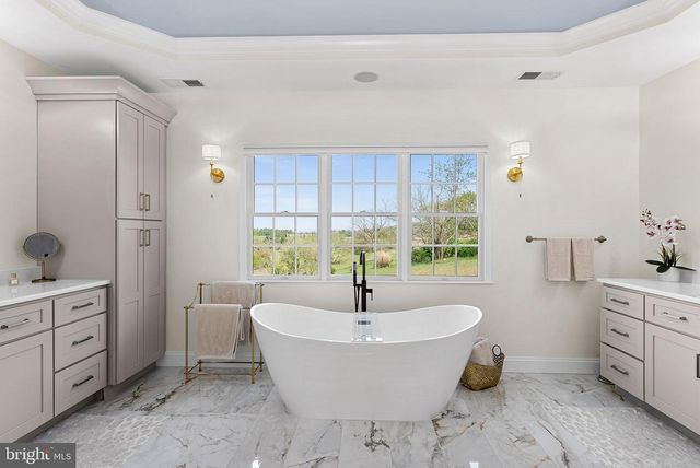 15064 BARLOW DR, Waterford, VA 20197