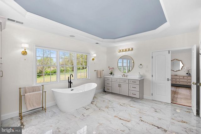 15064 BARLOW DR, Waterford, VA 20197