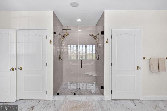 15064 BARLOW DR, Waterford, VA 20197