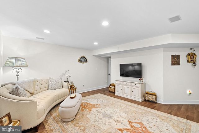 15064 BARLOW DR, Waterford, VA 20197