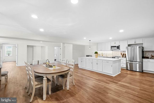 15064 BARLOW DR, Waterford, VA 20197
